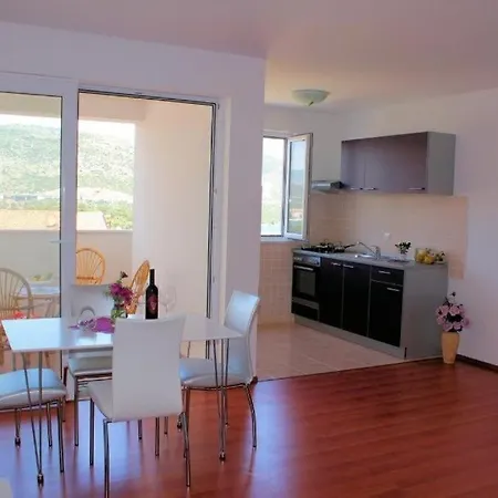 Apartman With A Parking Space - 22766 *